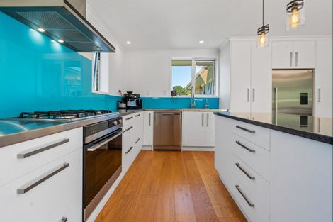 Photo of property in 9 Oawai Place, Marfell, New Plymouth, 4310