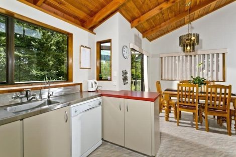 Photo of property in 2/32 Seaview Road, Glenfield, Auckland, 0629