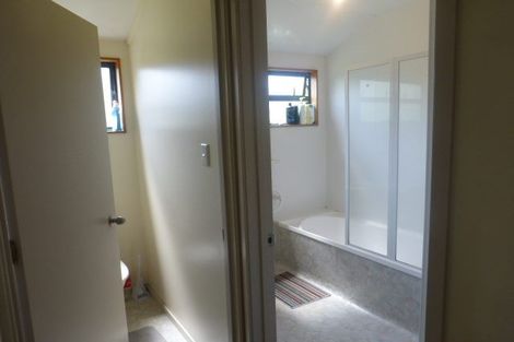 Photo of property in 50a Edmonton Road, Henderson, Auckland, 0612