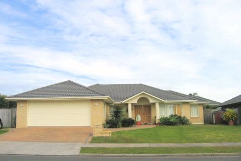 Photo of property in 11 Delmont Close, East Tamaki Heights, Auckland, 2016