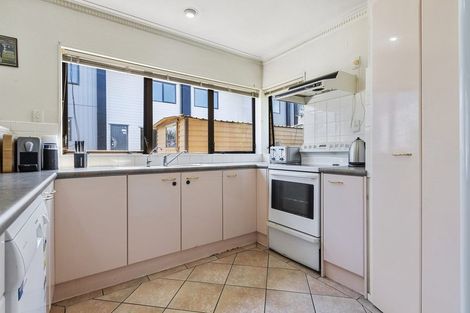 Photo of property in 2/19 South Street, Papakura, 2110