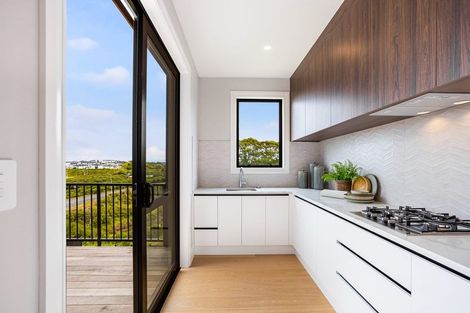 Photo of property in 40 Paparahi Place, Wainui, 0992