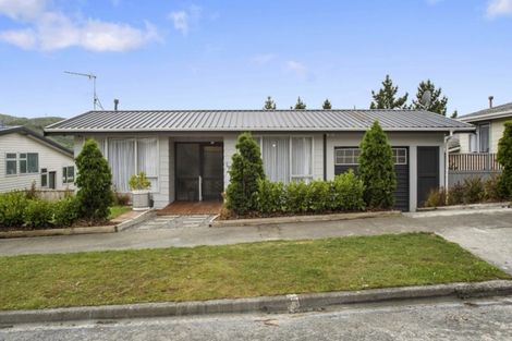 Photo of property in 19 Greenwich Grove, Stokes Valley, Lower Hutt, 5019