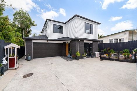 Photo of property in 61a Awaroa Road, Sunnyvale, Auckland, 0612