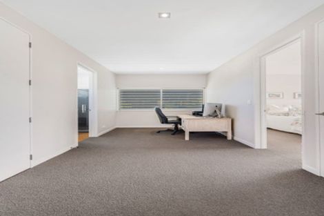 Photo of property in 33 Luplau Crescent, Cockle Bay, Auckland, 2014