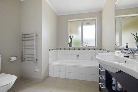 Photo of property in 10 Ernest Shackleton Place, Waiuku, 2123