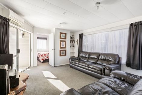 Photo of property in 39b Brian Crescent, Stanmore Bay, Whangaparaoa, 0932