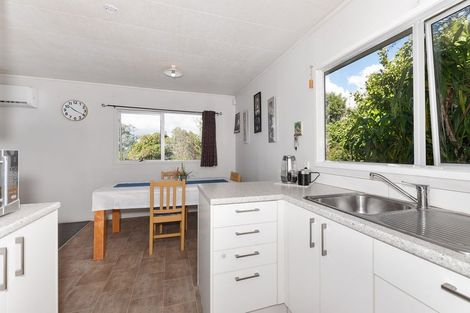 Photo of property in 5 Edgware Road, West Harbour, Auckland, 0618