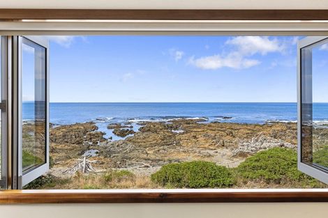 Photo of property in 441 The Esplanade, Island Bay, Wellington, 6023
