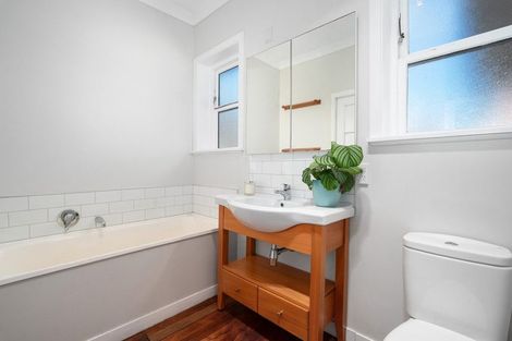 Photo of property in 544 Broadway, Strathmore Park, Wellington, 6022