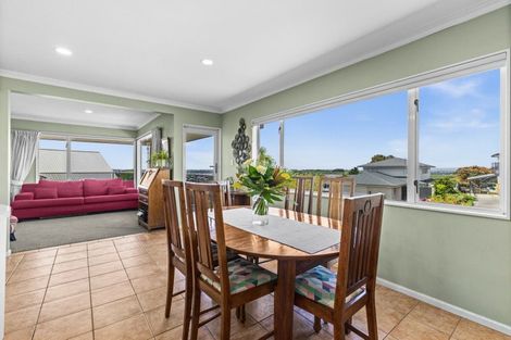 Photo of property in 76a Churchill Drive, Taradale, Napier, 4112