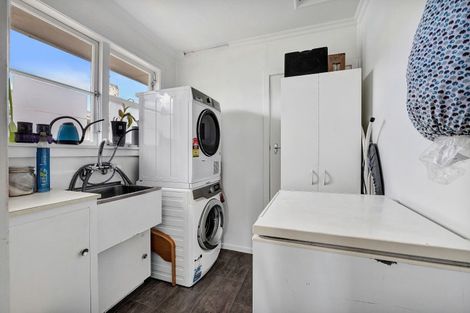 Photo of property in 100 Stanners Street, Eltham, 4322