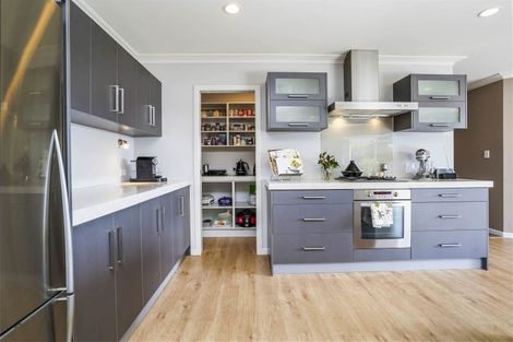 Photo of property in 2 Gibbston Close, Huntington, Hamilton, 3210