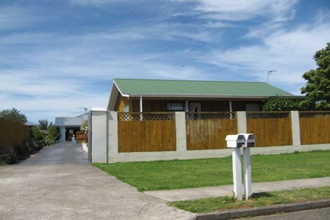 Photo of property in 23b Crispe Road, Clarks Beach, 2122