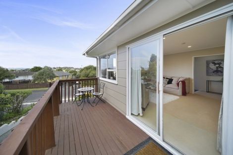 Photo of property in 16 Judkins Crescent, Cockle Bay, Auckland, 2014