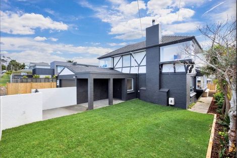 Photo of property in 41 Knights Road, Rothesay Bay, Auckland, 0630