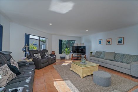 Photo of property in 51 Cholmondeley Crescent, Whitianga, 3510