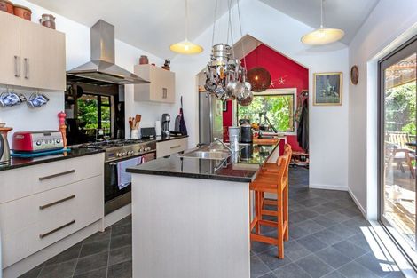 Photo of property in 2 Oxford Terrace, Coromandel, 3506