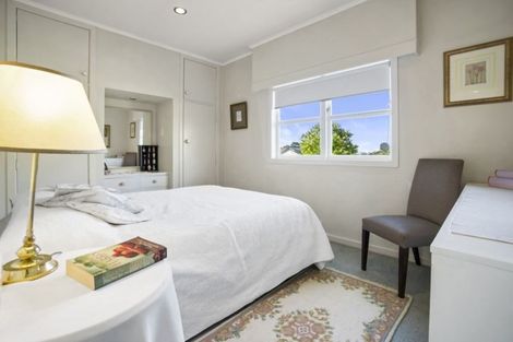 Photo of property in 1/290 East Coast Road, Forrest Hill, Auckland, 0620