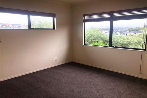 Photo of property in 17 Medallion Drive, Oteha, Auckland, 0632