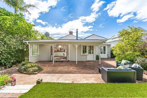 Photo of property in 3 Turnbull Road, Narrow Neck, Auckland, 0624