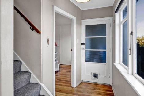 Photo of property in 10 Cook Street, Marfell, New Plymouth, 4310