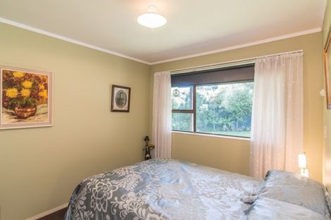 Photo of property in 16 Nugget Grove, Raumati Beach, Paraparaumu, 5032