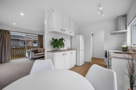 Photo of property in 2/131 Lynn Road, Bayview, Auckland, 0629