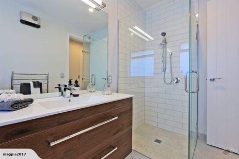 Photo of property in 5 Ruahine Road, Poraiti, Napier, 4112