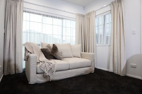 Photo of property in 10 Poutawa Lane, Clarks Beach, 2122