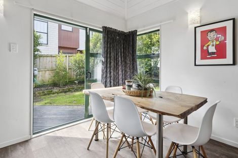 Photo of property in 906a East Coast Road, Northcross, Auckland, 0630