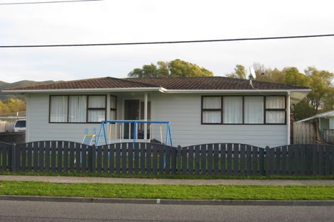 Photo of property in 2/40 Strand Crescent, Naenae, Lower Hutt, 5011