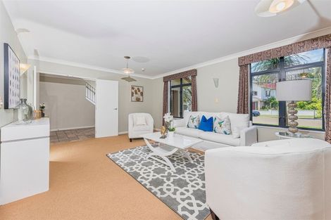 Photo of property in 25 Hogarth Rise, West Harbour, Auckland, 0618