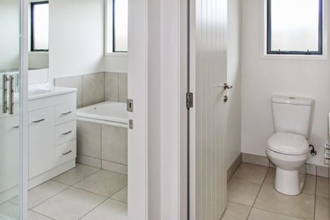 Photo of property in 32 Silicon Way, Fitzherbert, Palmerston North, 4410