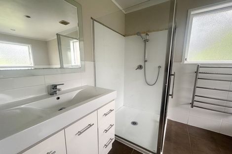 Photo of property in 1/48 Hogans Road, Glenfield, Auckland, 0629