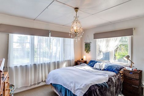 Photo of property in 54 Meeanee Road, Taradale, Napier, 4112