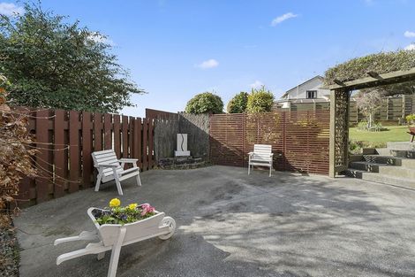 Photo of property in 5 Roman Close, Silverstream, Upper Hutt, 5019