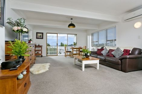 Photo of property in 1/4 Lynn Road, Bayview, Auckland, 0629