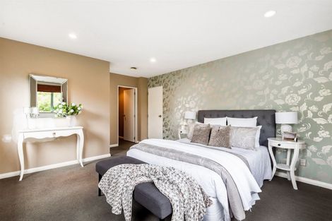 Photo of property in 27 Aorangi Place, Birkenhead, Auckland, 0626