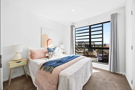 Photo of property in 1/233 Great North Road, Henderson, Auckland, 0612