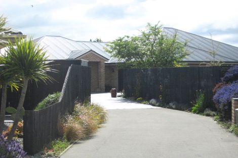 Photo of property in 11 Dinglebay Place, Casebrook, Christchurch, 8051