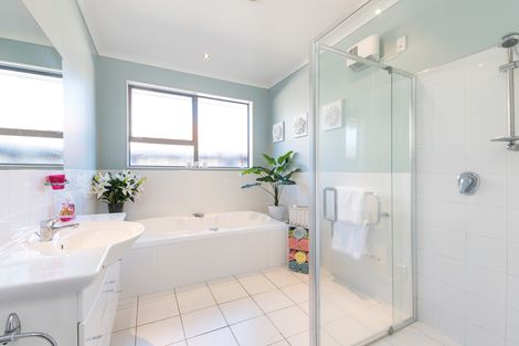 Photo of property in 6 Avonbrook Lane, Pukekohe, 2120