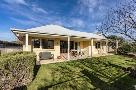 Photo of property in 17 Holly Place, Rangiora, 7400