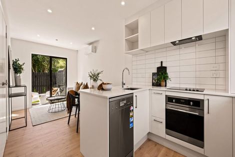 Photo of property in 6/721 Te Atatu Road, Te Atatu Peninsula, Auckland, 0610