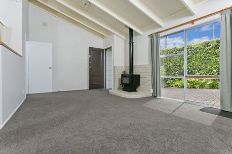 Photo of property in 1/1a Radiata Lane, Chatswood, Auckland, 0626