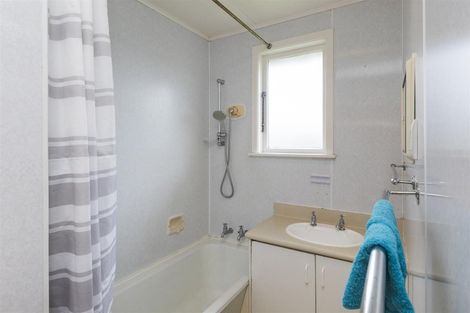 Photo of property in 9 Holland Crescent, Bulls, 4818