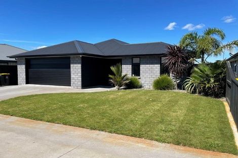 Photo of property in 11 Fuller Street, Papamoa Beach, Papamoa, 3118
