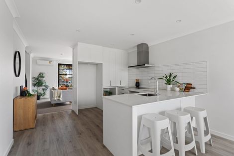 Photo of property in 10 Rauriki Lane, Rosehill, Papakura, 2113