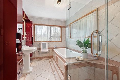 Photo of property in 2/30 Manly Esplanade, Browns Bay, Auckland, 0630