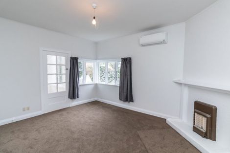 Photo of property in 43 Ngaio Road, Kelburn, Wellington, 6012